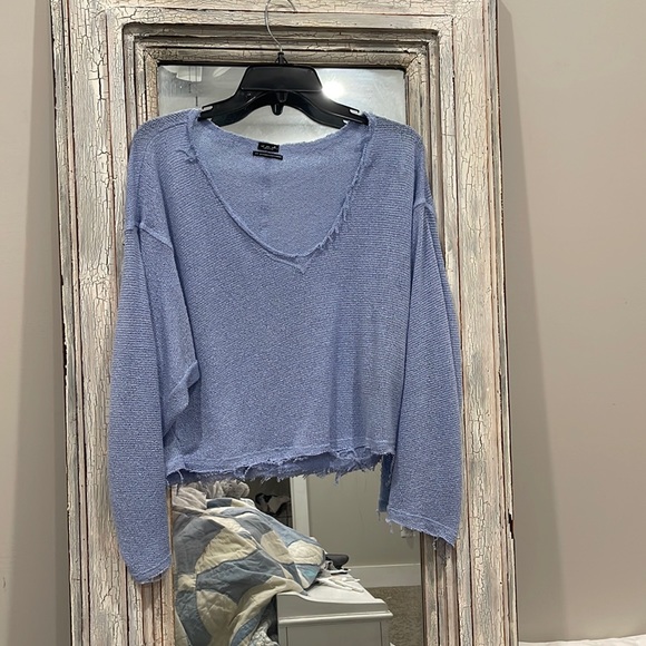 Urban Outfitters Tops - Cropped thin sweater